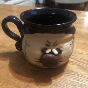 Teigland Bradford signed Pottery. Cross Eyed Cat. 3D mug. 1980